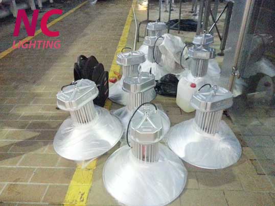Hình ảnh đèn led nhà xưởng 200W tại xưởng NC LIGHTING