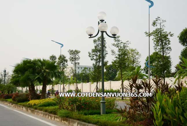 Bóng đèn cầu sọc lắp đặt với cột đèn sân vườn NOUVO
