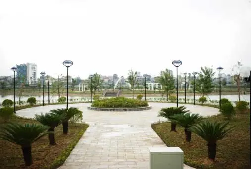 Đèn sân vườn con mắt lắp đặt trong công viên