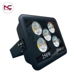 Đèn Pha Led PNC39 250W 5 Đèn Pha Led PNC39 250W Cột đèn sân vườn 365