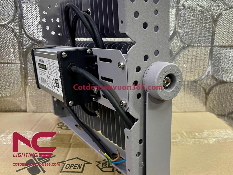 Đèn pha LED PNC-59