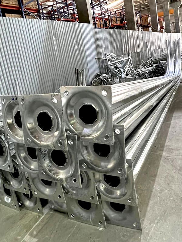 trụ đèn chiếu sáng sân vườn ngoài trời