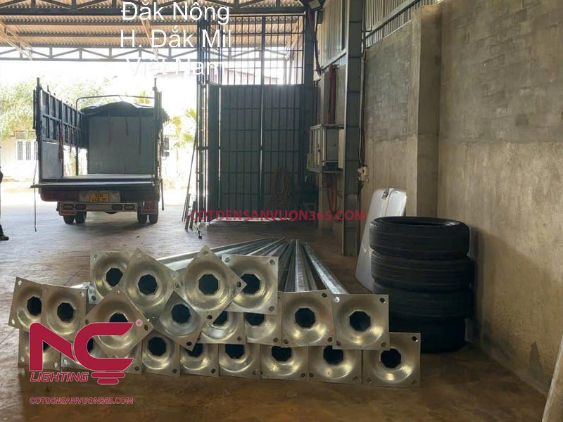 Cột đèn sân vườn 365