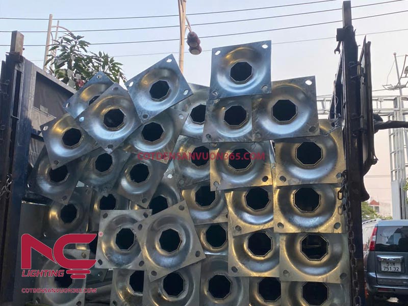 Cột đèn sân vườn 365