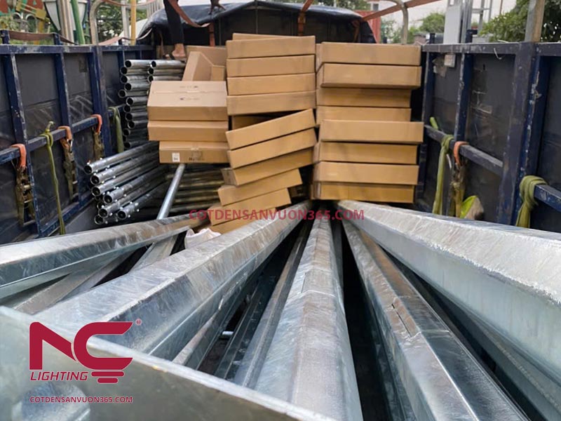 Cột đèn sân vườn 365