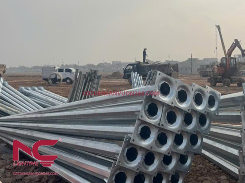 Cột đèn sân vườn 365