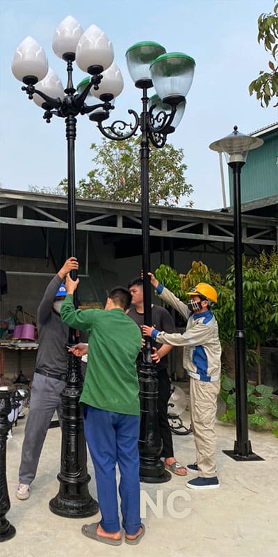 cột đèn chiếu sáng sân vườn ngoài trời