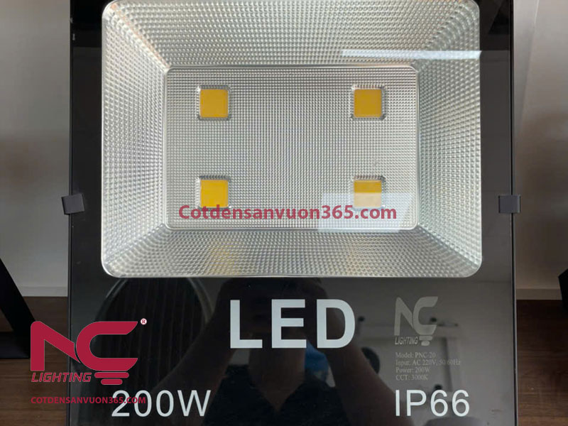 Đèn pha led 200w ip66