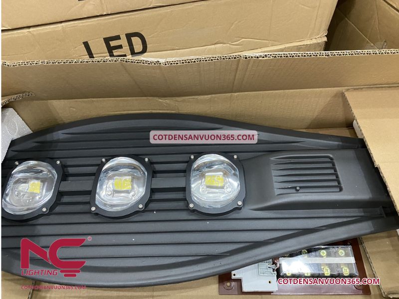 Bàn giao 200 đèn LED cao áp kèm cột đèn đường cho dự án chiếu sáng đường phố tại TP.HCM
