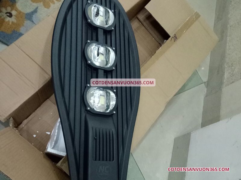 Bàn giao 200 đèn LED cao áp kèm cột đèn đường cho dự án chiếu sáng đường phố tại TP.HCM
