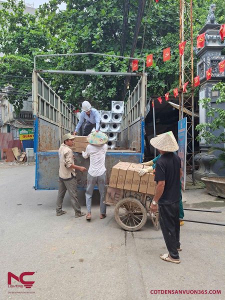 Bàn giao cột và đèn LED chiếu sáng dự án tu sửa hệ thống chiếu sáng Chùa Thiên Trúc- Từ Liêm- Hà Nội.
