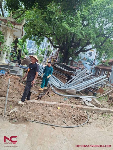 Bàn giao cột và đèn LED chiếu sáng dự án tu sửa hệ thống chiếu sáng Chùa Thiên Trúc- Từ Liêm- Hà Nội.
