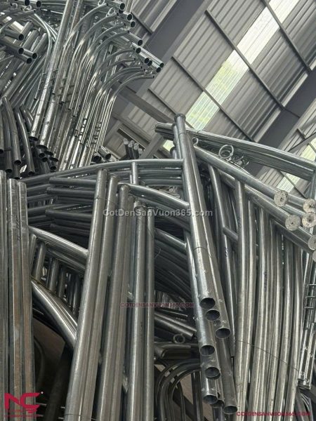 Xưởng sản xuất cột đèn chiếu sáng tại Cột Đèn Sân Vườn 365 